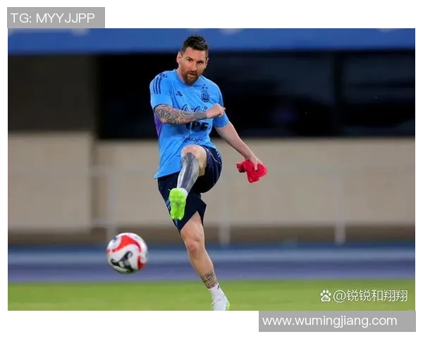 不会踢球却成为足球明星的传奇人物是谁呢